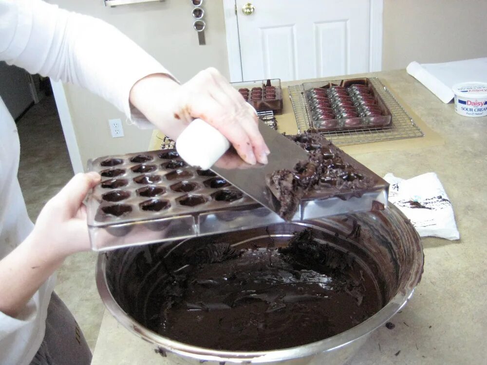 Как сделать шоколад без. Форма для шоколада. Формы для домашнего шоколада. Формы для изготовления шоколада. Форма для изготовления конфет.