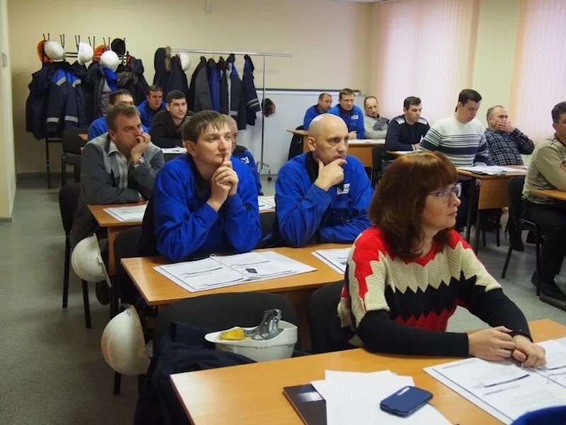 Курсы подготовки и повышения квалификации. Повышение квалификации рабочих. обучение рабочих. переподготовка рабочих. центр подготовки рабочих кадров.
