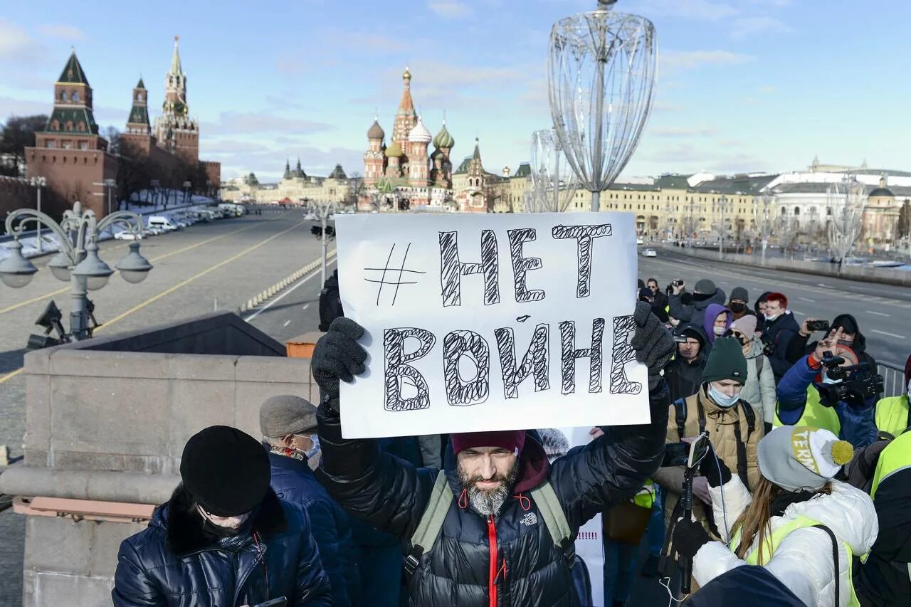 Кто против войны с украиной. Митинги против войны с Украиной. Протесты в России против войны. Митинги в Москве против войны. Антивоенные протесты в Москве 2022.