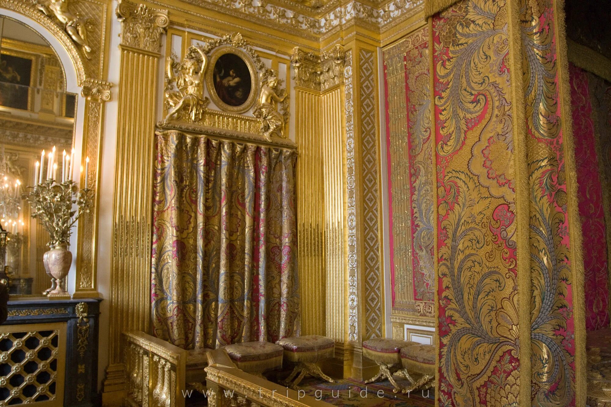 Версальский дворец салон геркулеса. Версальский дворец зал Аполлона. Версаль зал геркулеса. Дворец Версаль салон геркулеса Эстетика.
