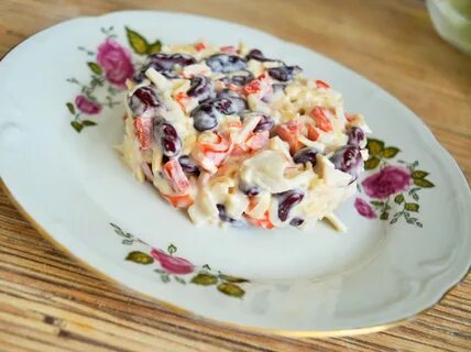 Салат с красной фасолью и яйцами