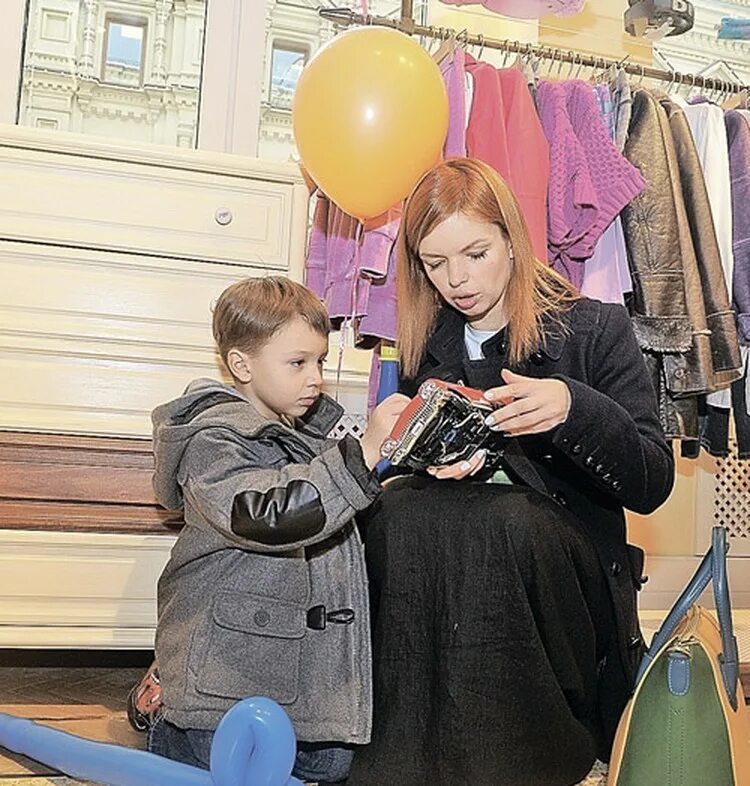 дети гребенщикова фото. борис гребенщиков сын. глеб гребенщиков сын бориса гребенщикова. сергей дандурян и алиса гребенщикова. борис гребенщиков и наталья козловская.