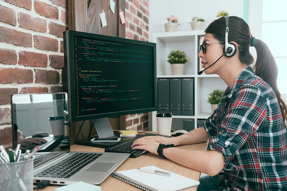 Оператор с бесплатным интернетом. Оператор за компьютером. Оператор с бесплатным интернетом. Как позвонить оператору вин мобайл. Mobile operator ads 2023.