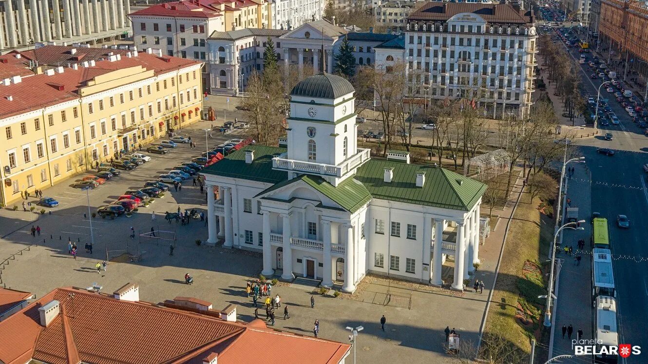 Бульбашы площадь свободы 4 минск фото. Городская ратуша в Минске. Площадь свободы Минск. Ратуша Немига Минск. Городская ратуша на площади свободы Минск.