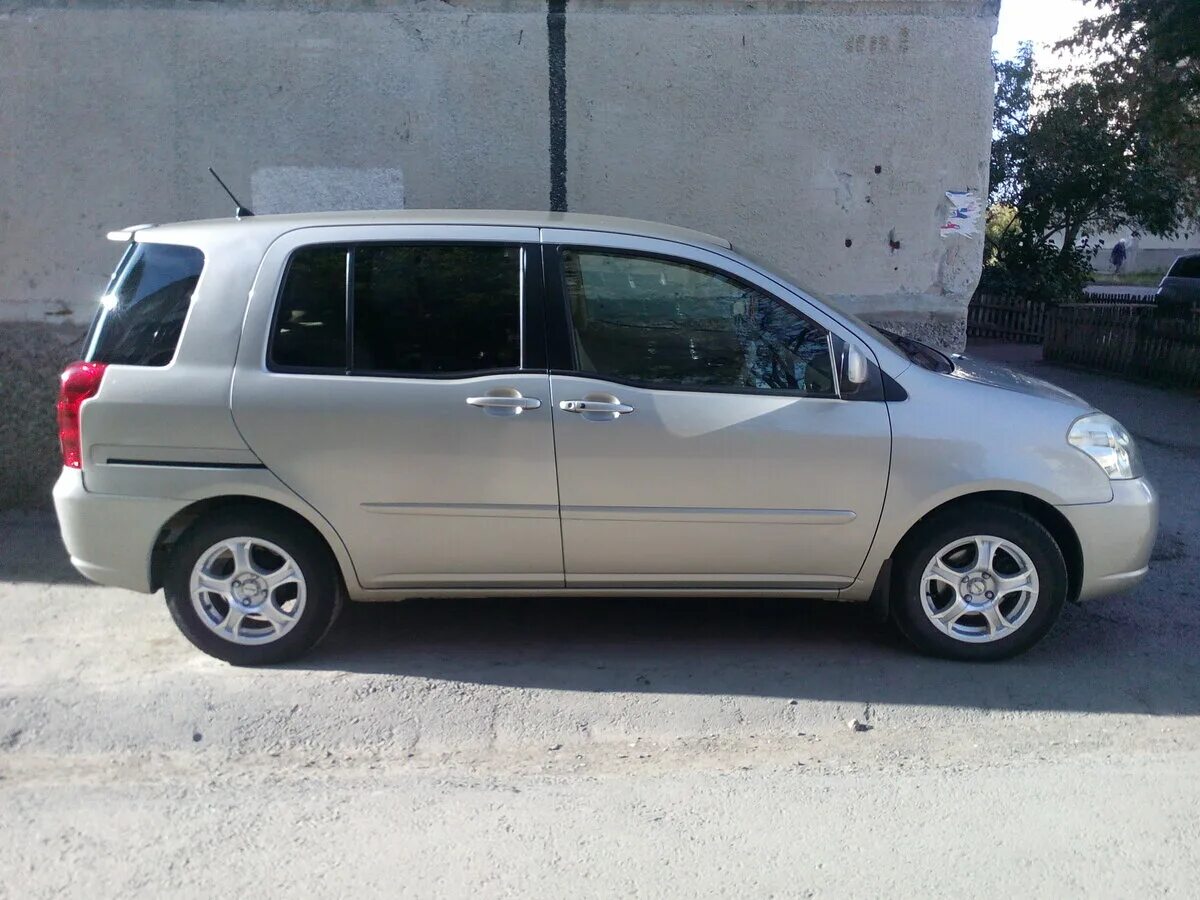 Тойота раум 2003. Toyota Raum 2003. Toyota Raum II. Тойота Раум 2003 года.