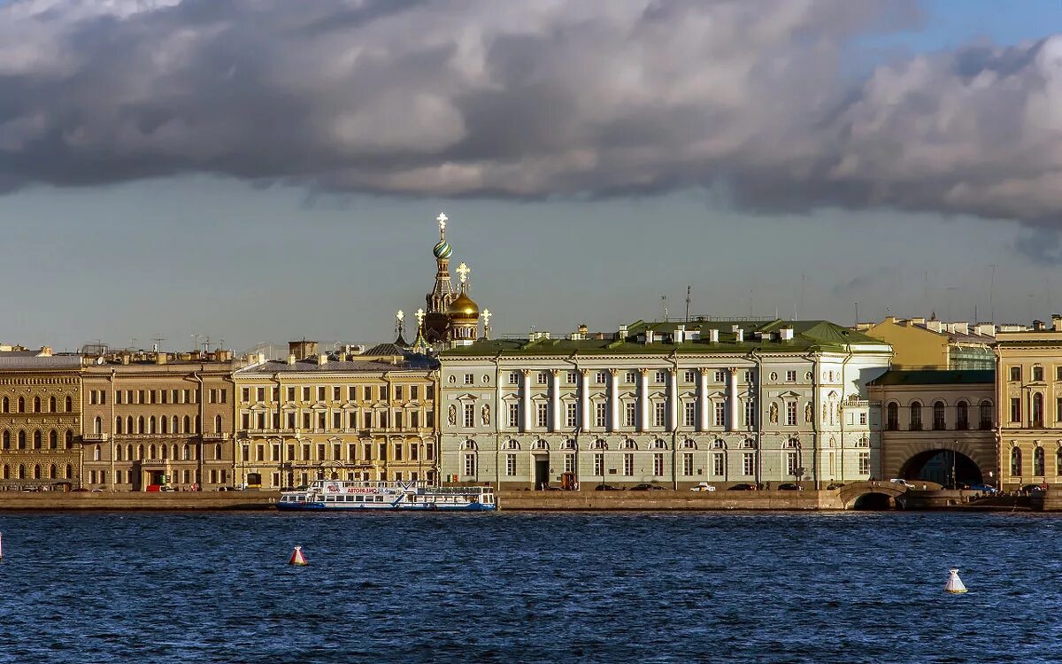Дворцовая наб. Дворцовая набережная в санкт-петербурге. эрмитаж дворцовая набережная. алексеев вид дворцовой набережной от петропавловской крепости. ансамбль эрмитажа на неве.