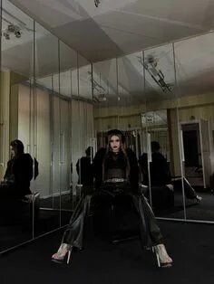 Сколько лет парню госпоже эвелин
