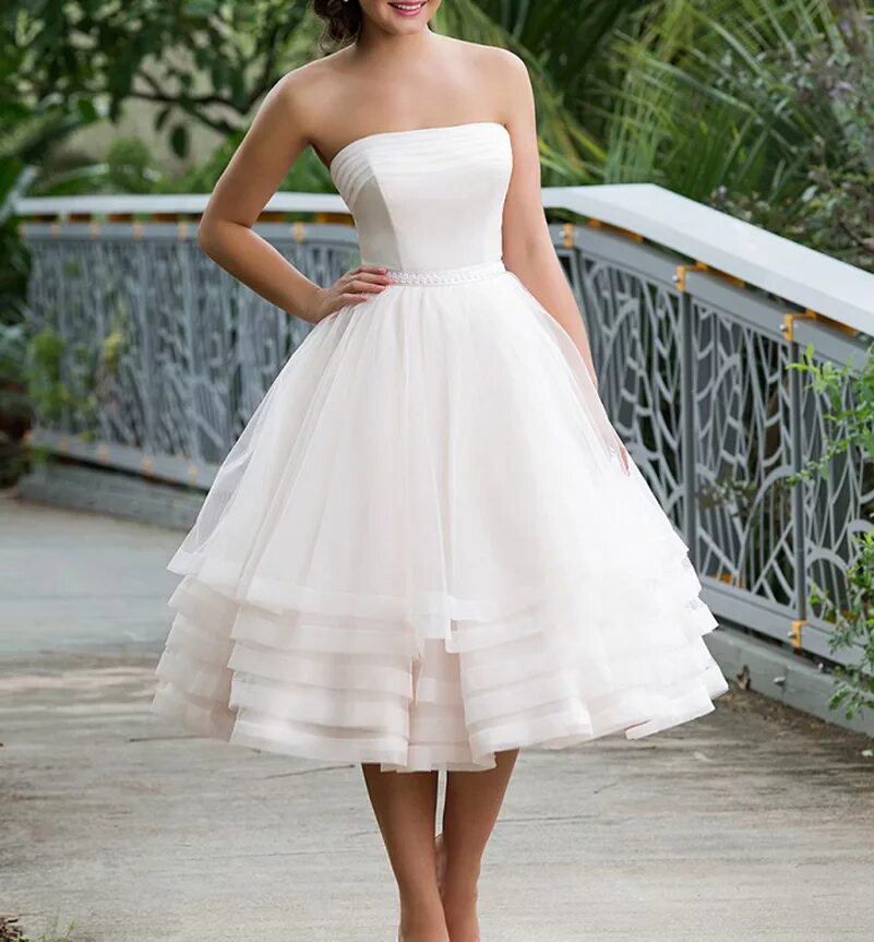 Свадебное платье по колено. Свадебное платье до колена. Свадебное платье с пышной юбкой. Свадебное платье ниже колена.