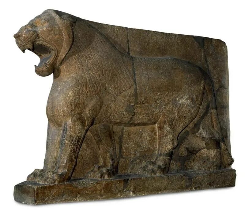 Писатель лев 6 букв. Колоссальная статуя. Bronze age Statue. Lion outside British Museum.