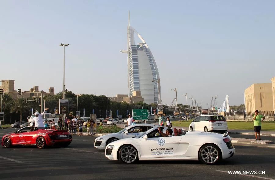 Аль авир авторынок. Мошинбозори дубай. Заброшенные машины в дубае. Авторынок кореи. Авто из дубая в казахстан.