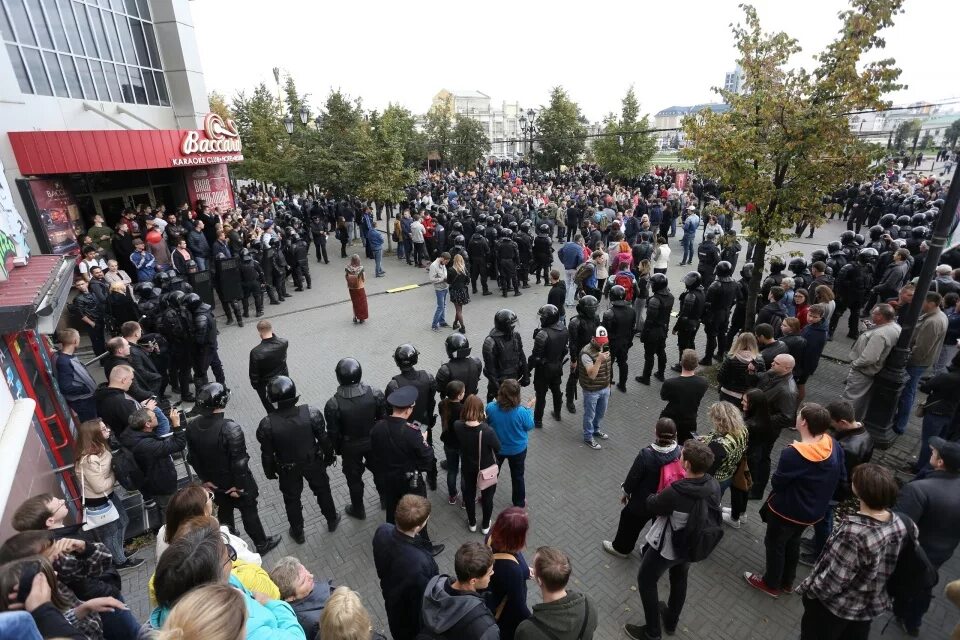 Митинг. Митинги в Челябинске сейчас. Митинг в Челябинске сегодня прямой эфир. Митинги в 2010 году. Прямая трансляция митинг сейчас