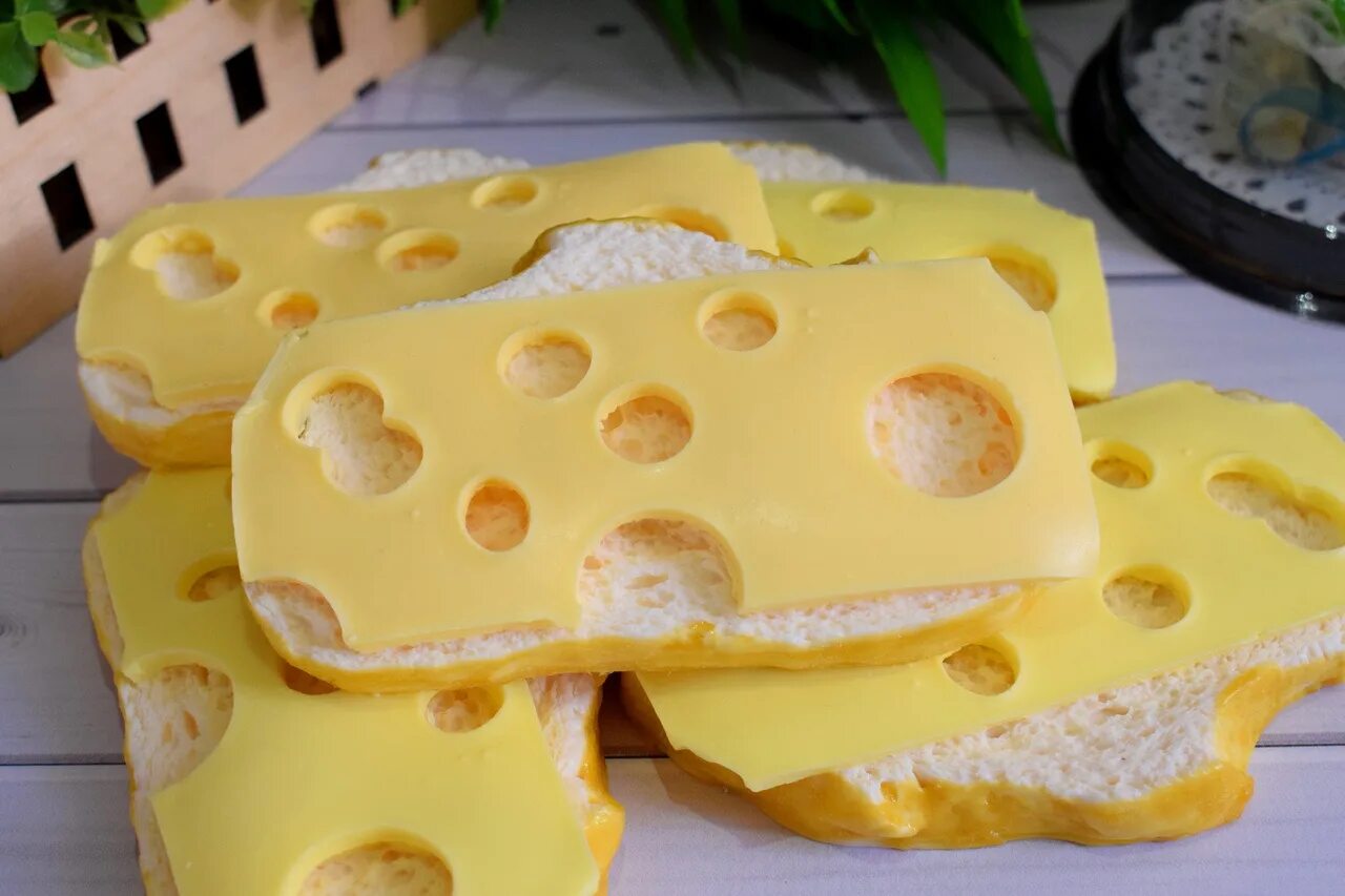 рассольные сыры виды. сыр с желтой корочкой. нужно ли мыть сыр. сыр нарезанный. нужно ли мыть сыр.