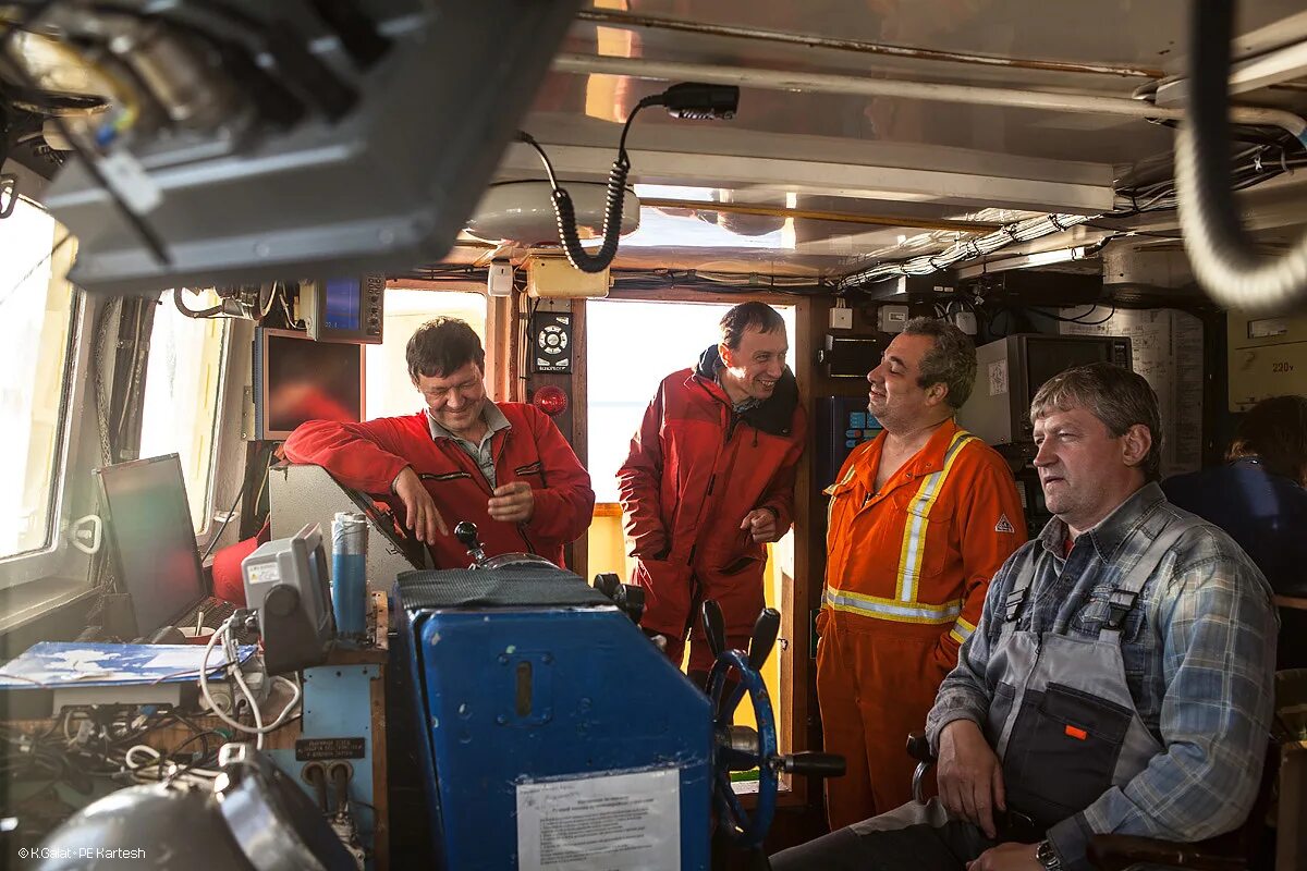 работа в море старшим механиком вакансии. капитан теплохода николай бауман. вахтенный штурман. кейт маккей капитан корабля. газпромнефть марин бункер новороссийск.