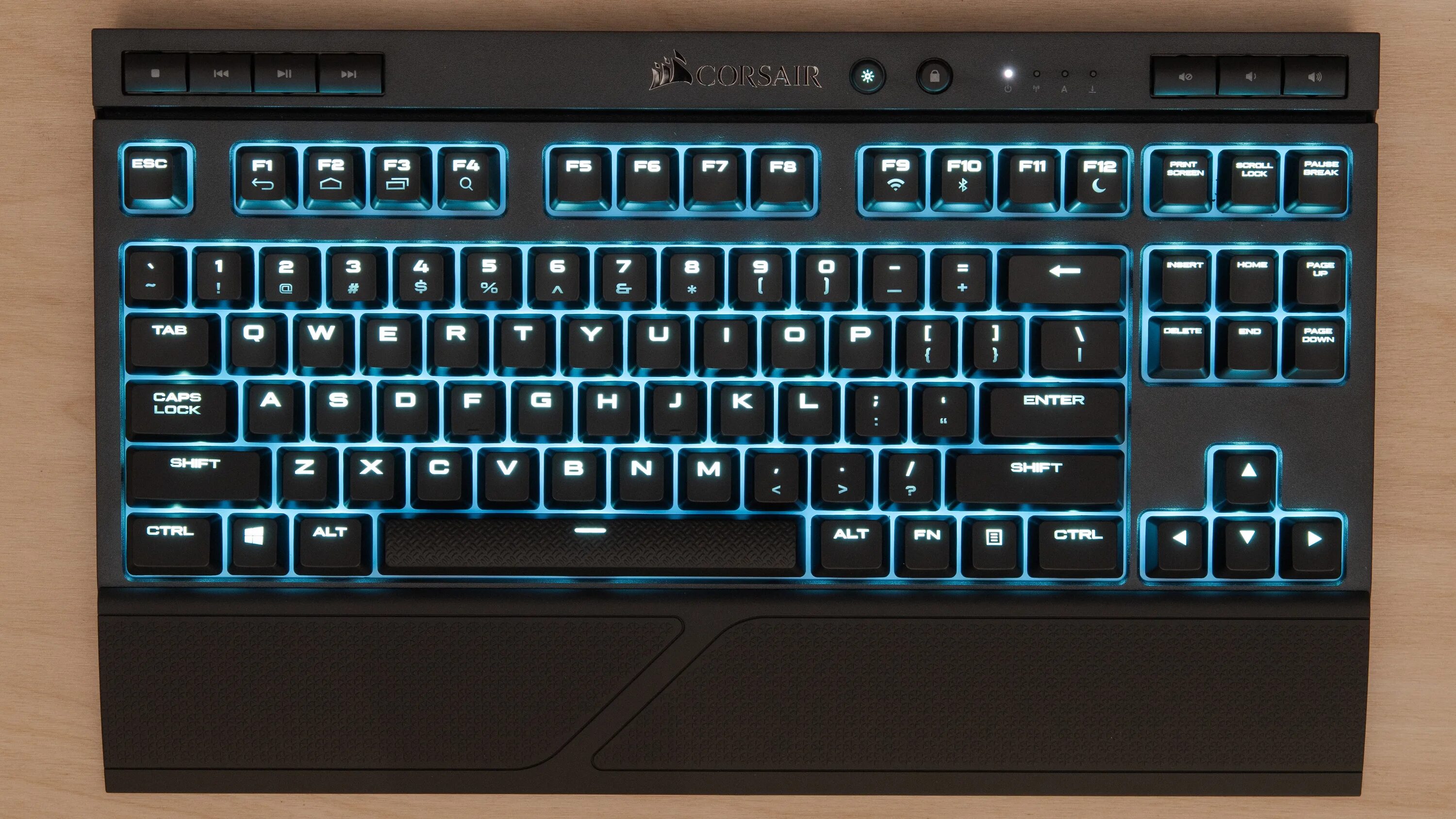 Русская раскладка фото. Клавиатура Corsair k63. Механическая клавиатура Corsair k63. Keyboard Corsair k63 MX Red. Corsair клавиатура k63 белая.