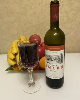 Лыхны красное полусладкое