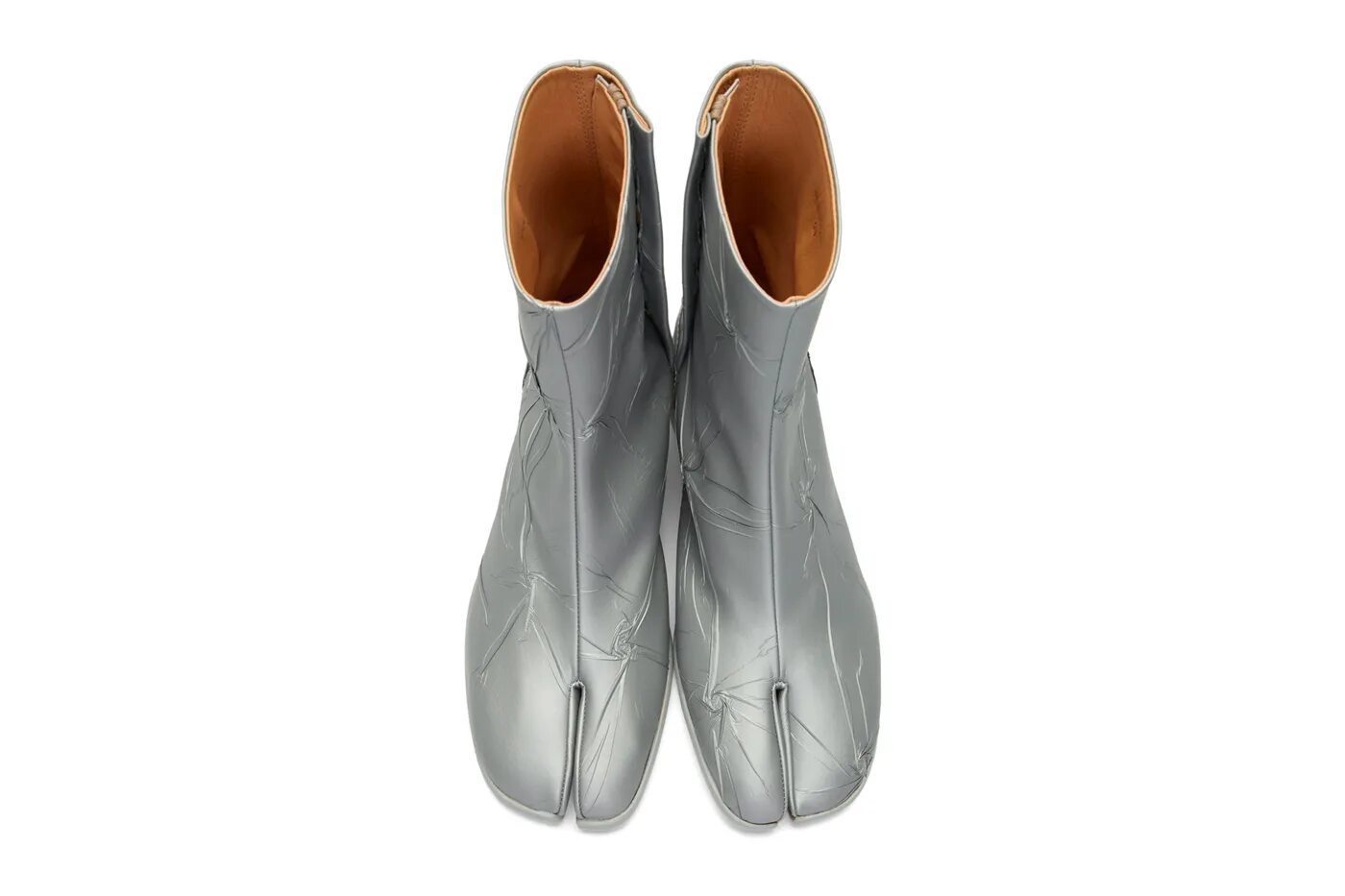 Таби maison margiela. Мейсон Марджела таби. Maison Margiela tabi Boots. Tabi Boots Maison Margiela Silver. Maison Margiela Shoes таби.