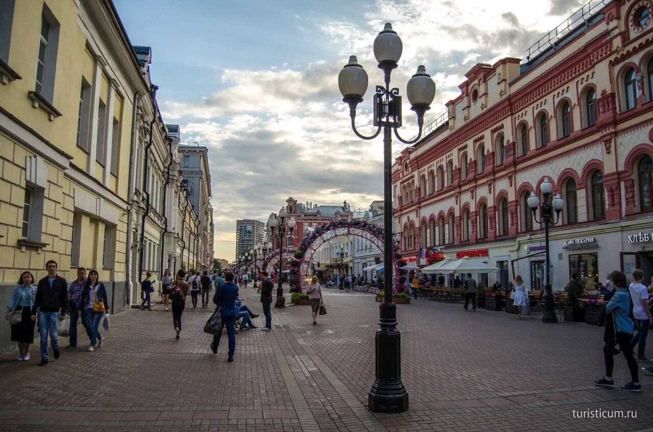 Старый арбат пешеходная улица. Малый арбат москва. Старый арбат москва. Старый арбат 2023. Старый арбат пешеходная улица.