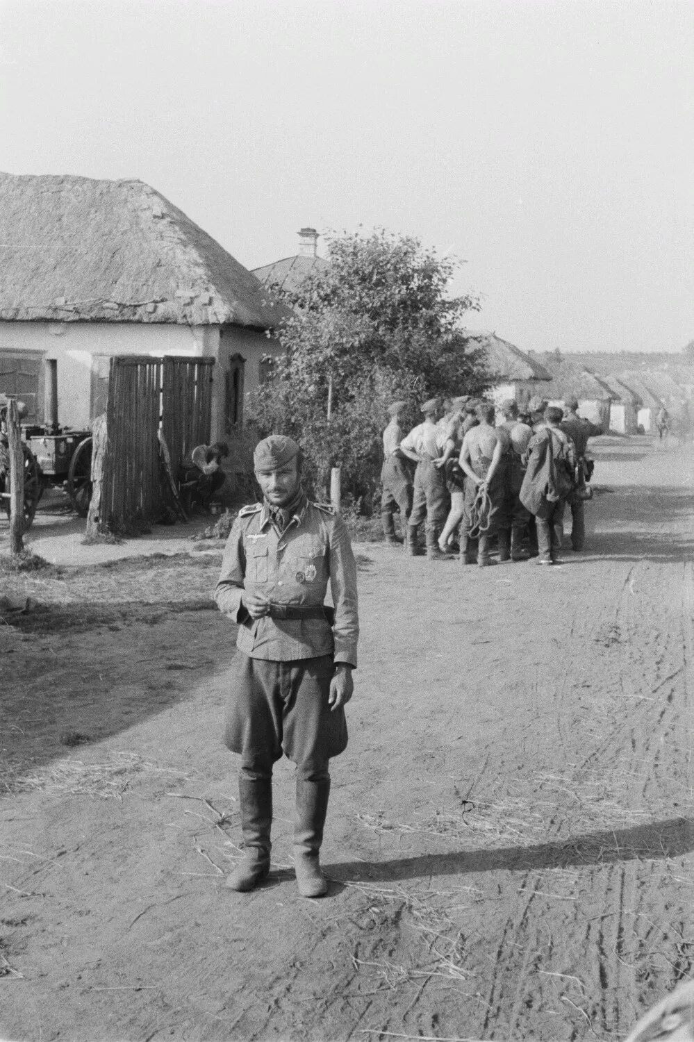 Мировая деревня. 1942. белгородская деревня на снимках франца грассера. солдаты вермахта в советской деревне. украинские деревни в оккупации 1941.