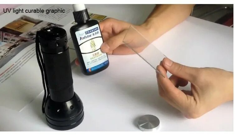 какой клей на защитном стекле. клей для склейки экрана телефона. клей для стекол телефонов. какой клей на защитном стекле. поклейка защитного стекла.