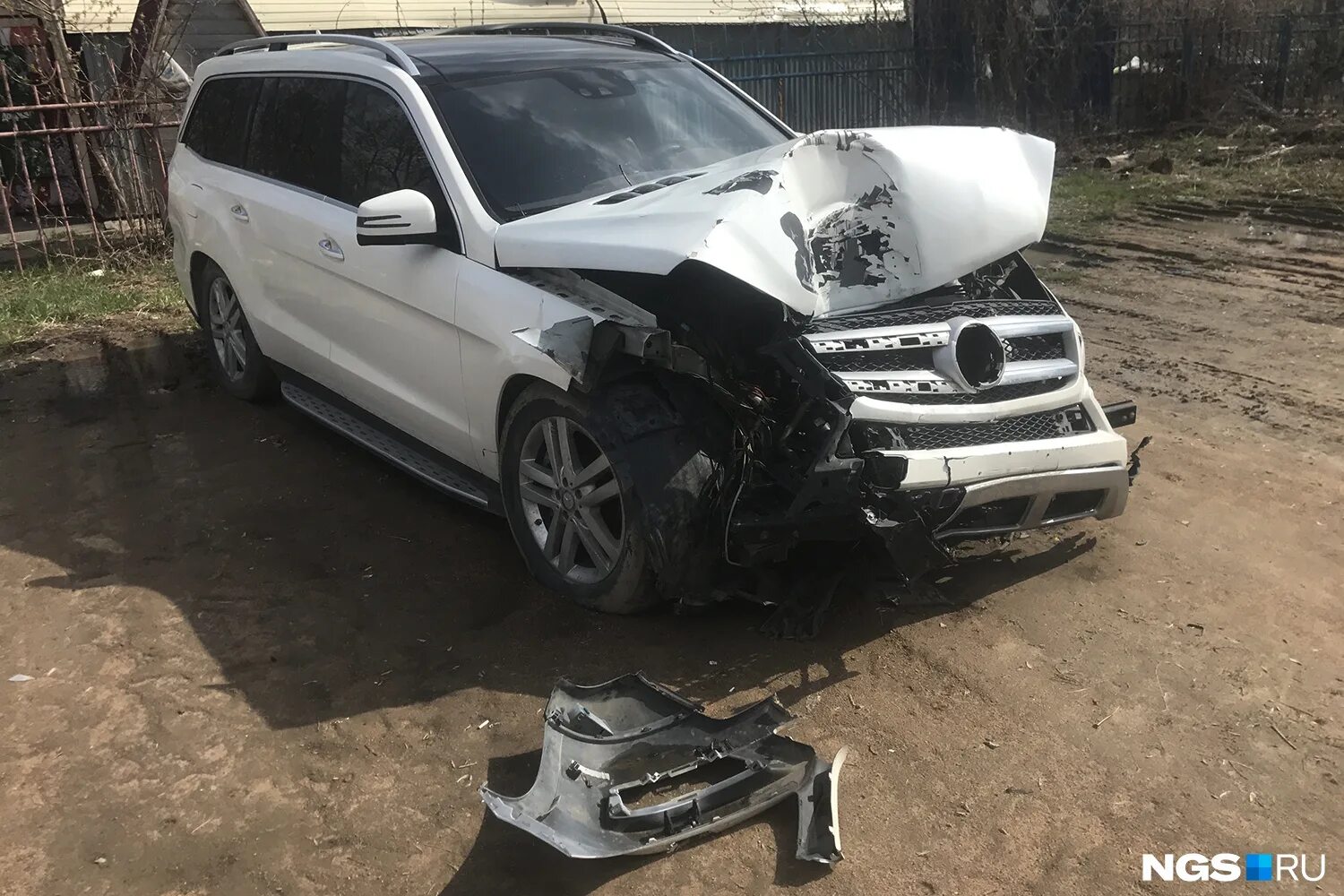 разбитый мерседес цлс 63.