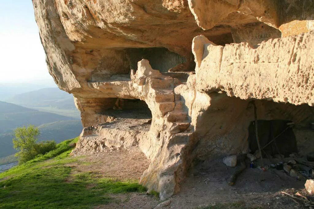 Пещерный город Тепе ке. Тепе-Кермен пещерный город. Тепе-Кермен пещерный город в Крыму. Тепе Кермен Бахчисарай.