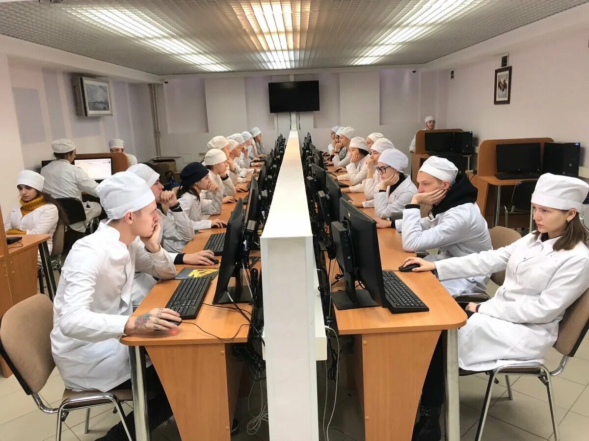 Учеба в медицинском. Подготовка медиков к экзамену. Кафедра анатомии бгму. Студенты медики. Челябинский медицинский университет внутри.