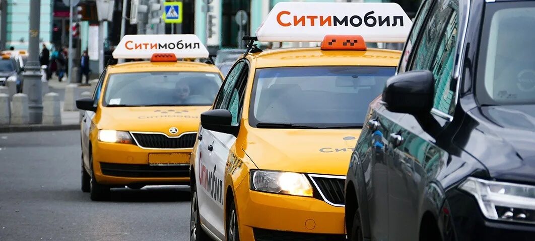Московское такси. Устроиться в такси без машины в москве. Желтое такси. Устроиться в такси без машины в москве. Девушки водят такси.