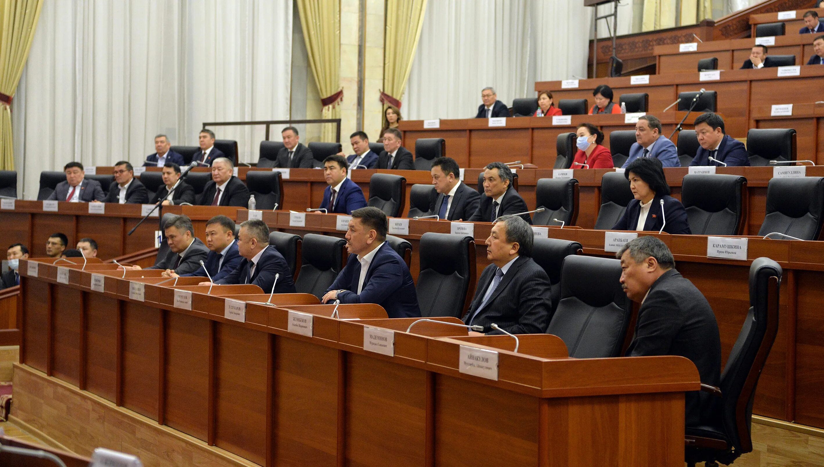 Жогорку кенеш кыргызской республики. Парламент жогорку кенеш. Жогорку кенеш третьего созыва 2005. Жогорку кенеш кыргызской республики. Жогорку кенеш кыргызской республики.