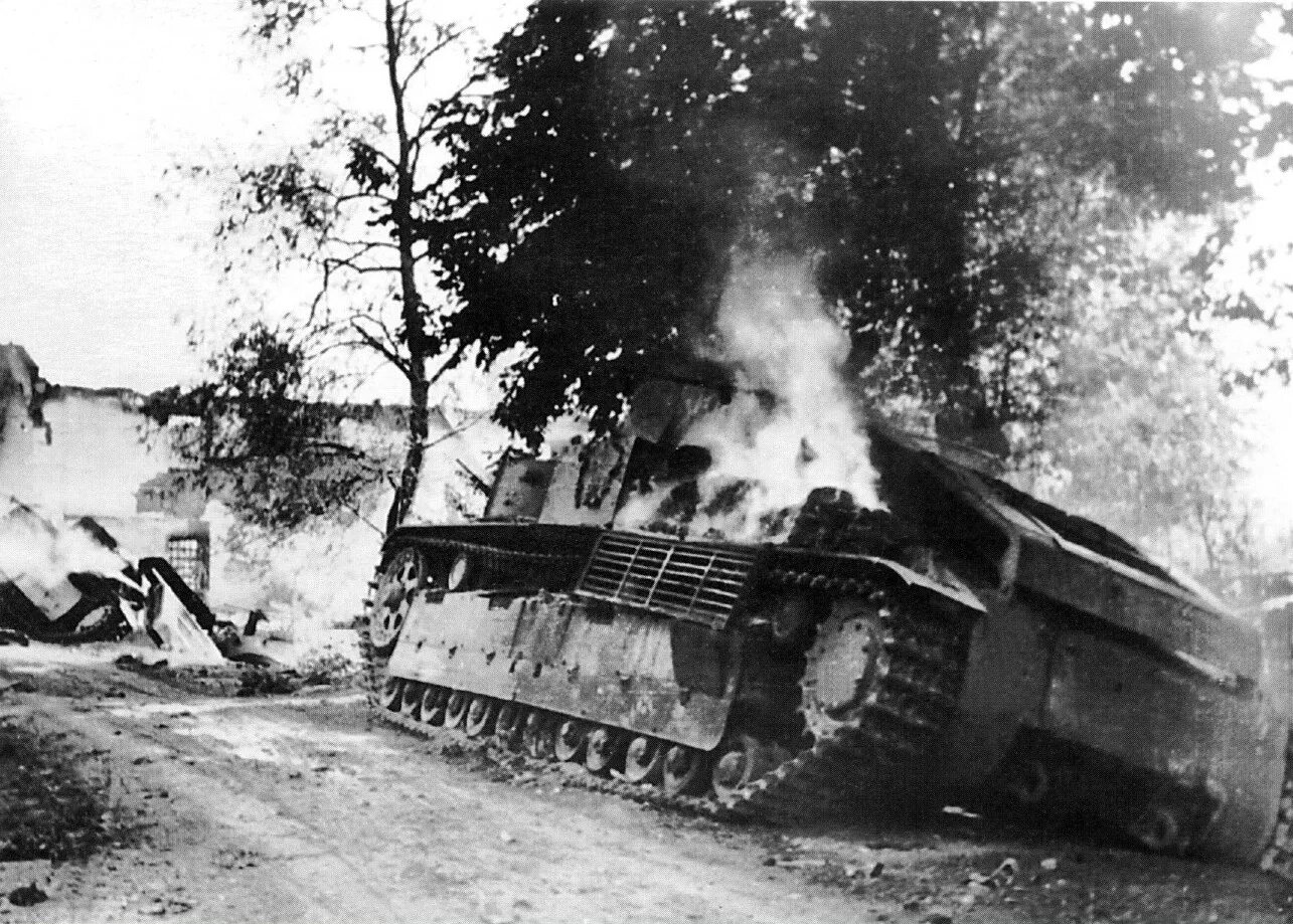 Танковая минск. Подбитые т-28. Подбитый Советский танк 1941. Сгоревшие советские танки июнь 1941.