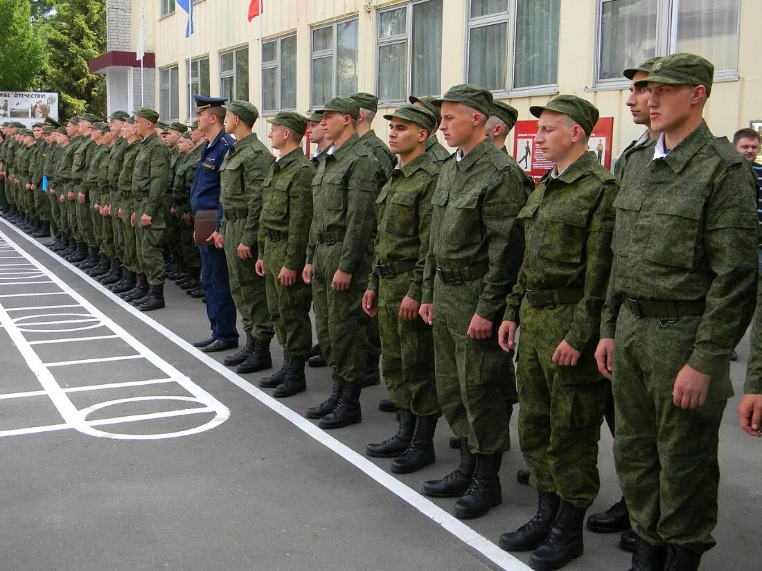 23.06 2015. Построение на плацу. Военное построение. Построение военнослужащих. Военный плац.