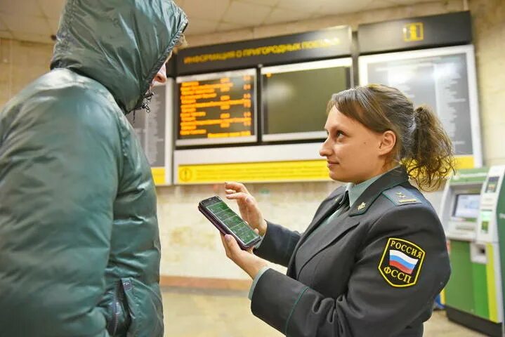 Приставы. Судебные приставы Москва. Приставы ловят должников. Приставы в аэропорту. Телефоны пролетарских приставов