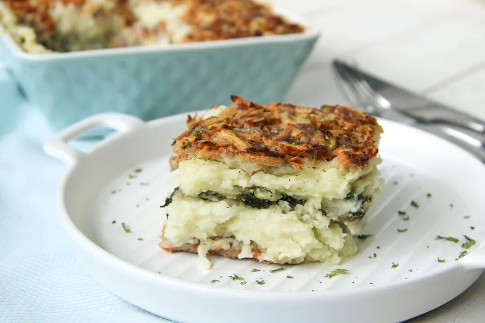 Запеканка с брокколи и курицей. Брокколи под сыром в духовке. Рецепт индейки запеканки в духовке. Картофельная запеканка с индейкой. Запеканка из риса.
