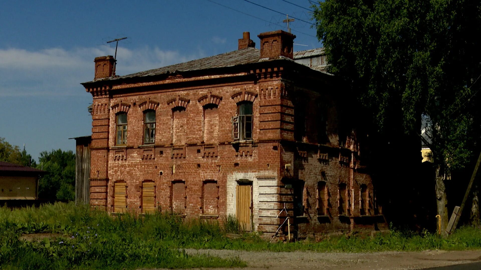 Вахрушева поселок. Особняк купца Вахрушева. Особняк купца Плюснина Слободской. Купеческий особняк Крутышева.