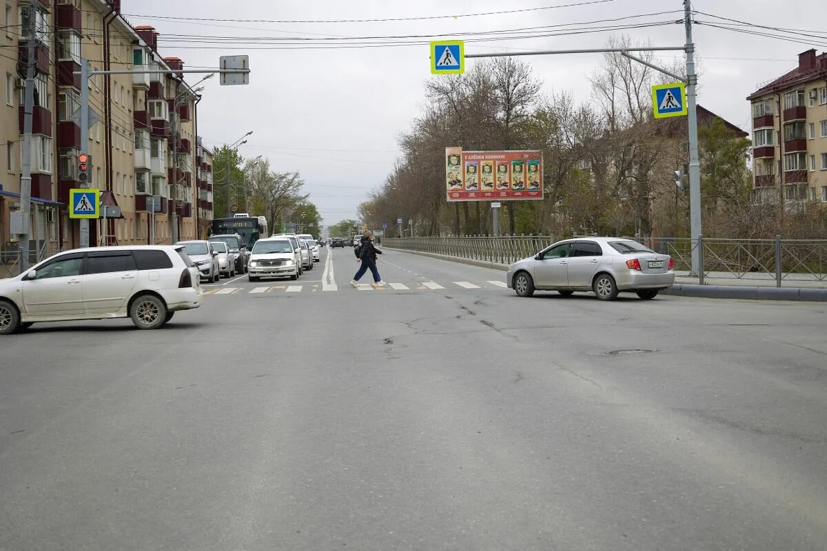 Погода в южно сахалинске в августе. Дорожный знак Южно-Сахалинск. Комсомольская 237 Южно-Сахалинск. Комсомольская 148 Южно-Сахалинск.