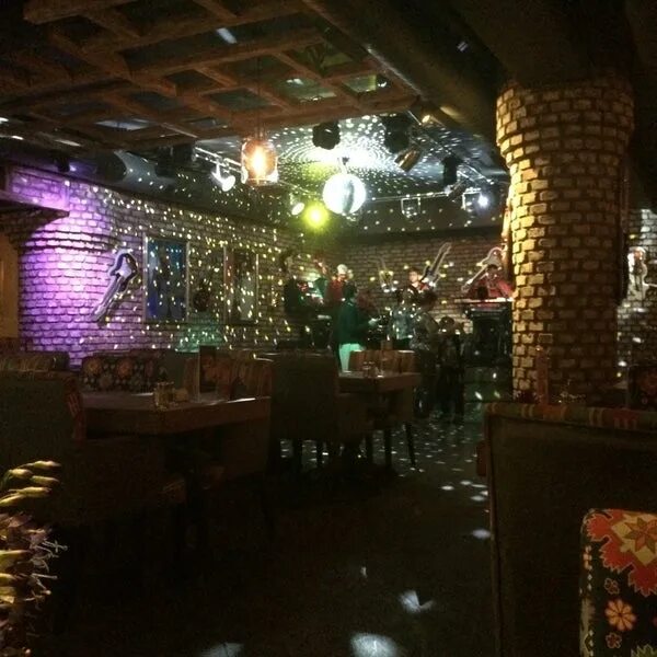 Трактир кружка мурманск. Мурманск ресторан кружка бригантина. Кружка бригантина мурманск. Книповича 43 мурманск кружка. Кружка мурманск ресторан.