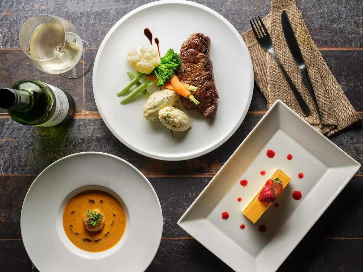 3 course dinner. 3 course dinner. Питание table d’hôte. Wining and dining. Ужин из 3 блюд.