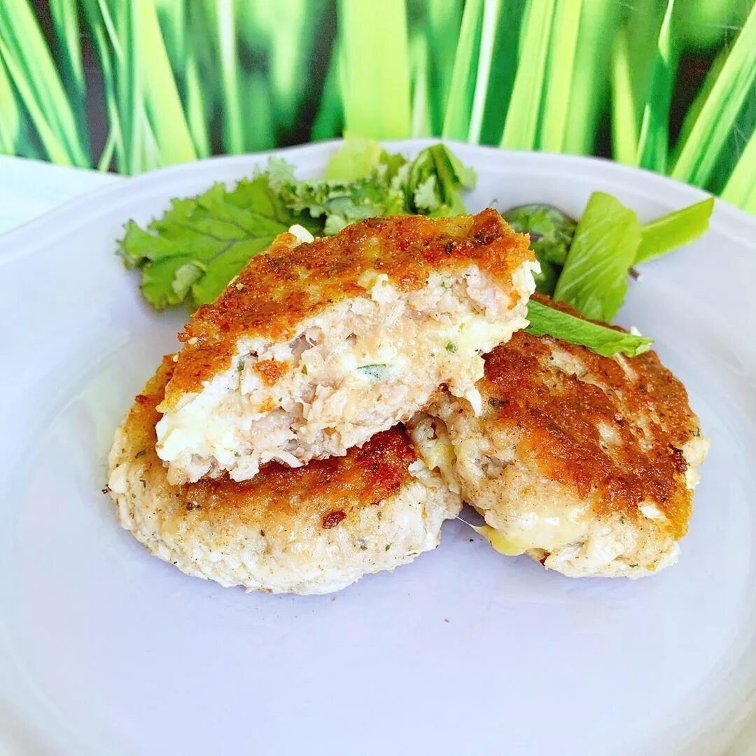 Детские куриные котлетки. Куриные котлеты мишлен. зразы куриные. куриные котлеты. рыбные котлеты.