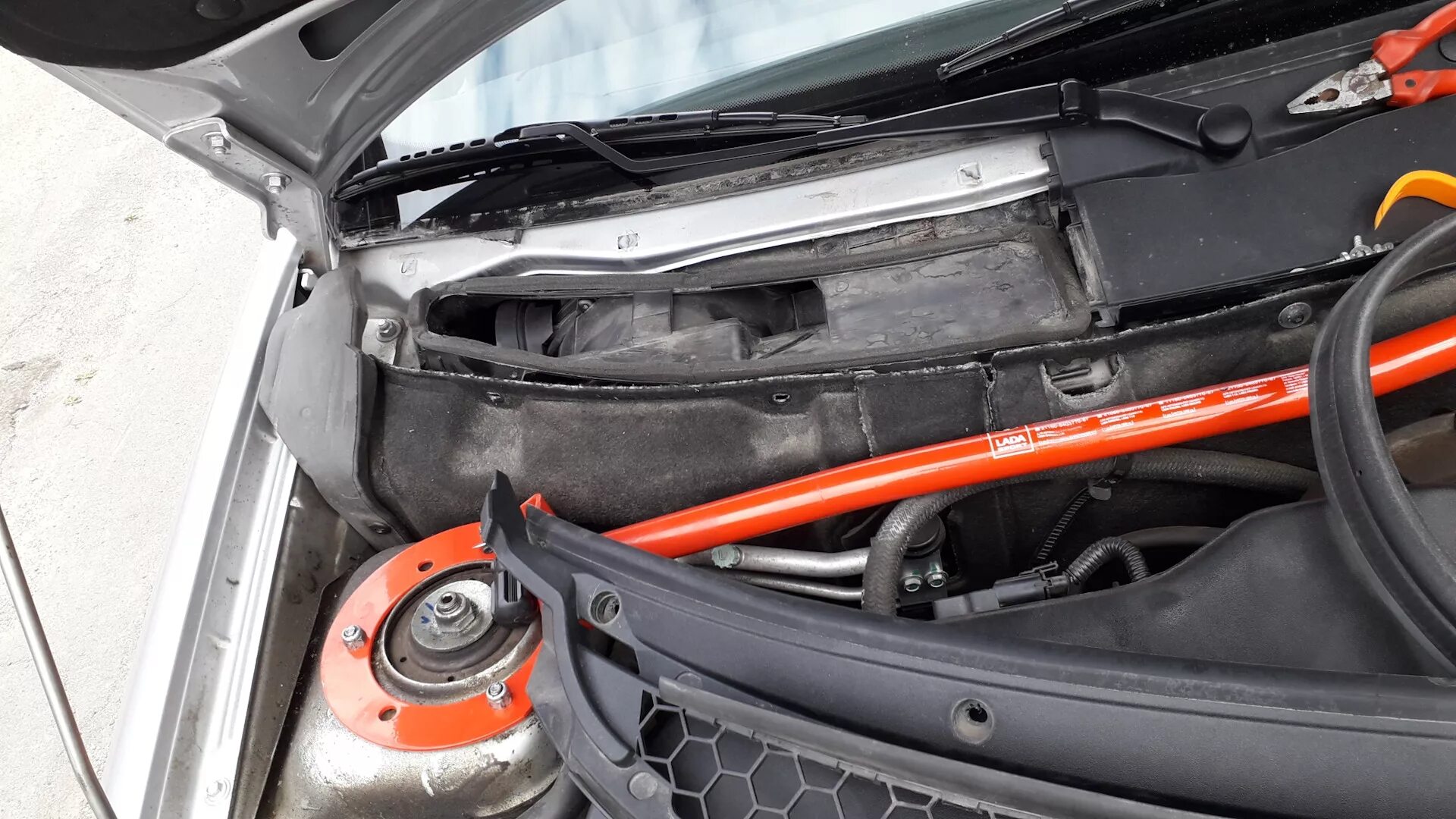 Как снять жабо шкода рапид Замена жабо лобового стекла Ford Focus I ST170, 2 л, 2002 года своими руками D