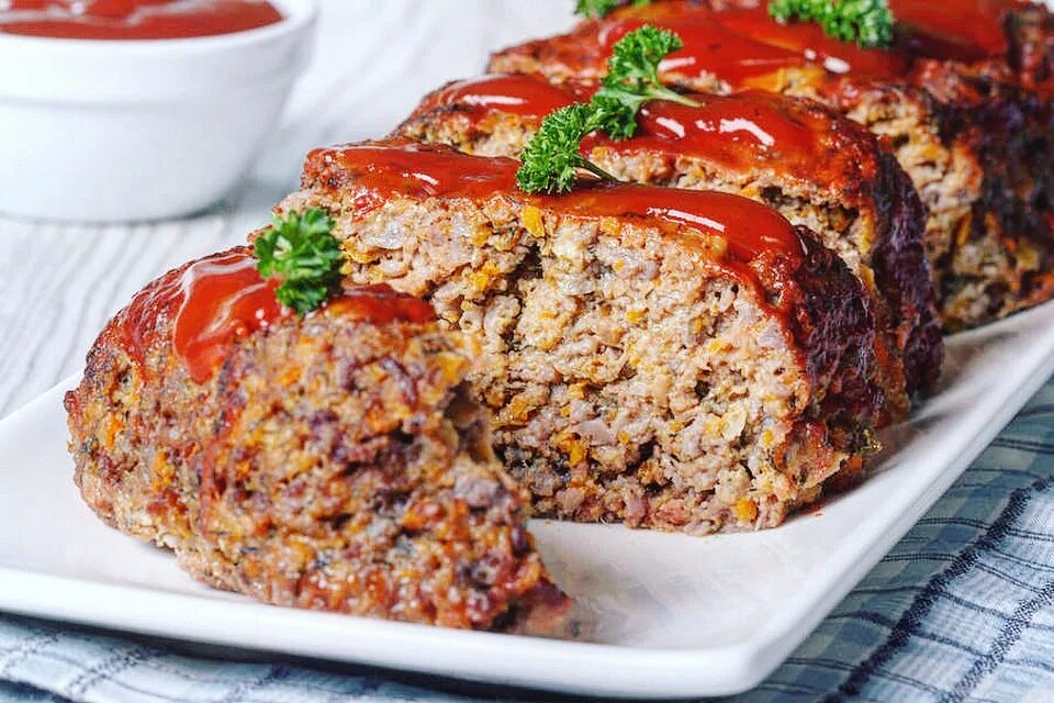 Мясной хлеб простой рецепт. Meat Loaf (мясной рулет). Мясной рулет Митлоф. Мясной хлеб Митлоф. Американский мясной рулет.