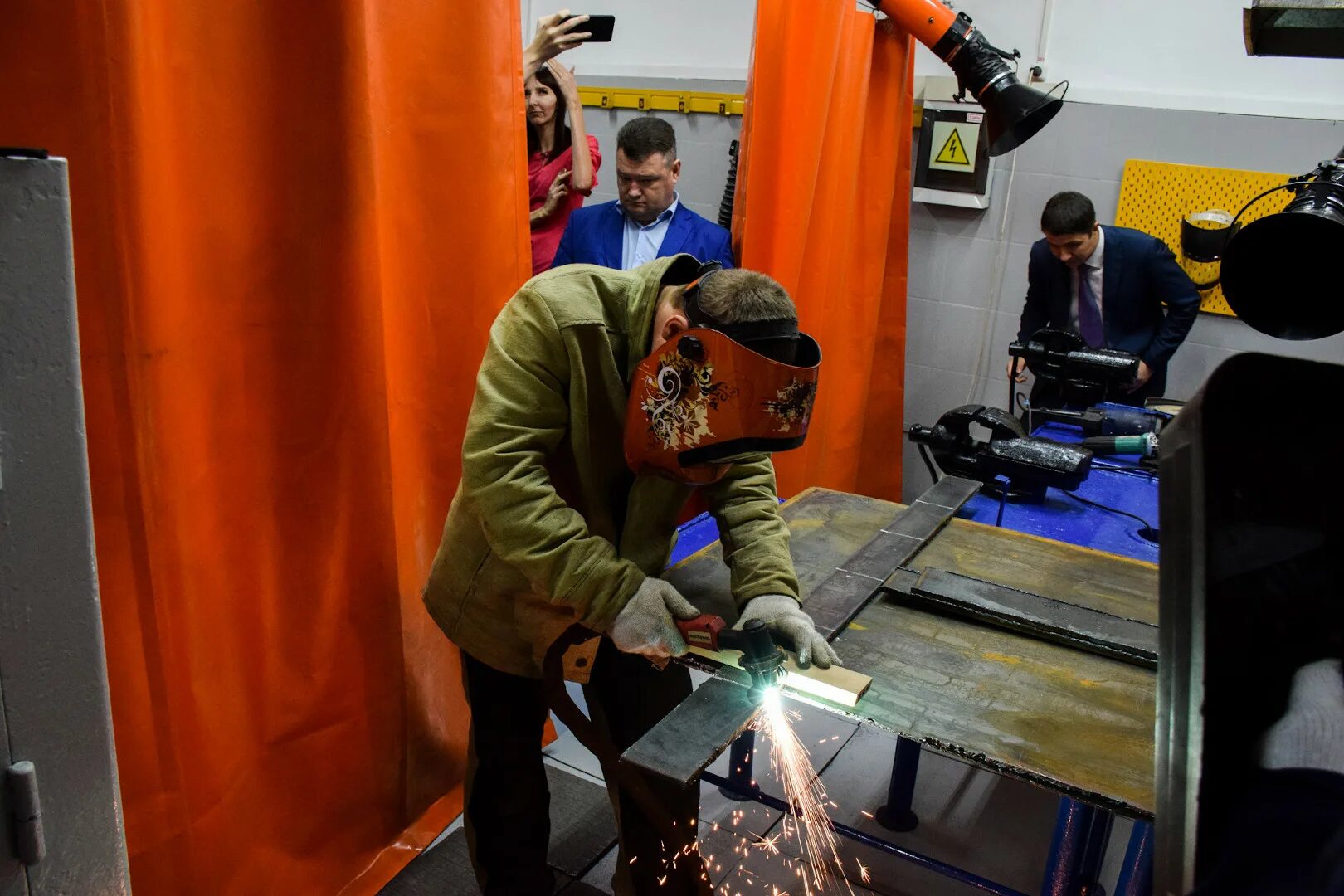 сварочный стол для tig сварки. сварочная мастерская. сварочный мастерской. мастерская сварщика. мастерская сварщика котел.