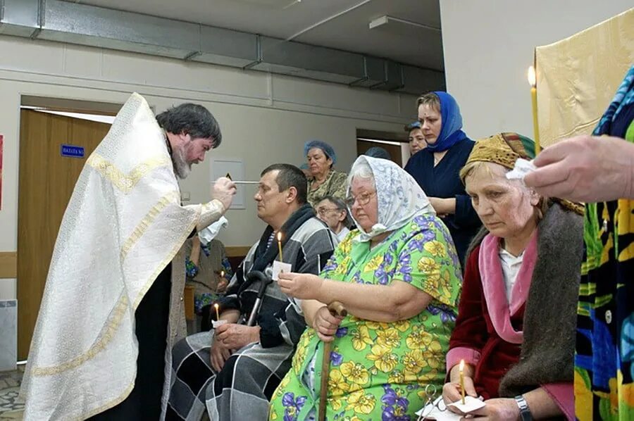 Заболели священники. Священнослужитель в больнице. Соборование больного в больнице. Соборование помазание в больнице.