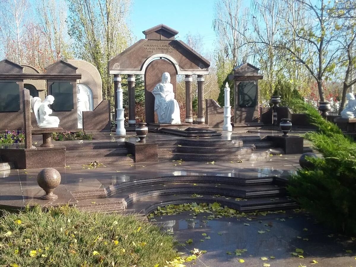 Восточное кладбище Энгельс. Некрополь памятники, Энгельс. Кладбище Восточное СХИ Энгельсе.