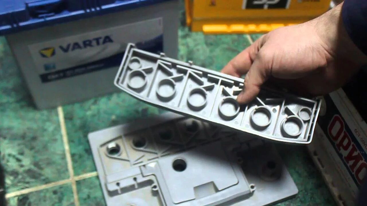Газоотвод автомобильного аккумулятора - YouTube