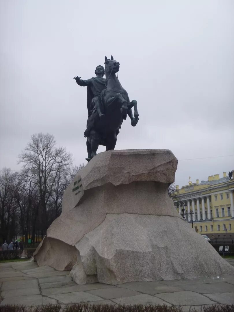 Площадь петра 1 санкт петербург. Медный всадник, Санкт-Петербург, Сенатская площадь. Памятник Петру 1 в Питере медный всадник. Санкт-Петербург Сенатская площадь памятника медный всадник. Статуя Петра 1 в Санкт-Петербурге.