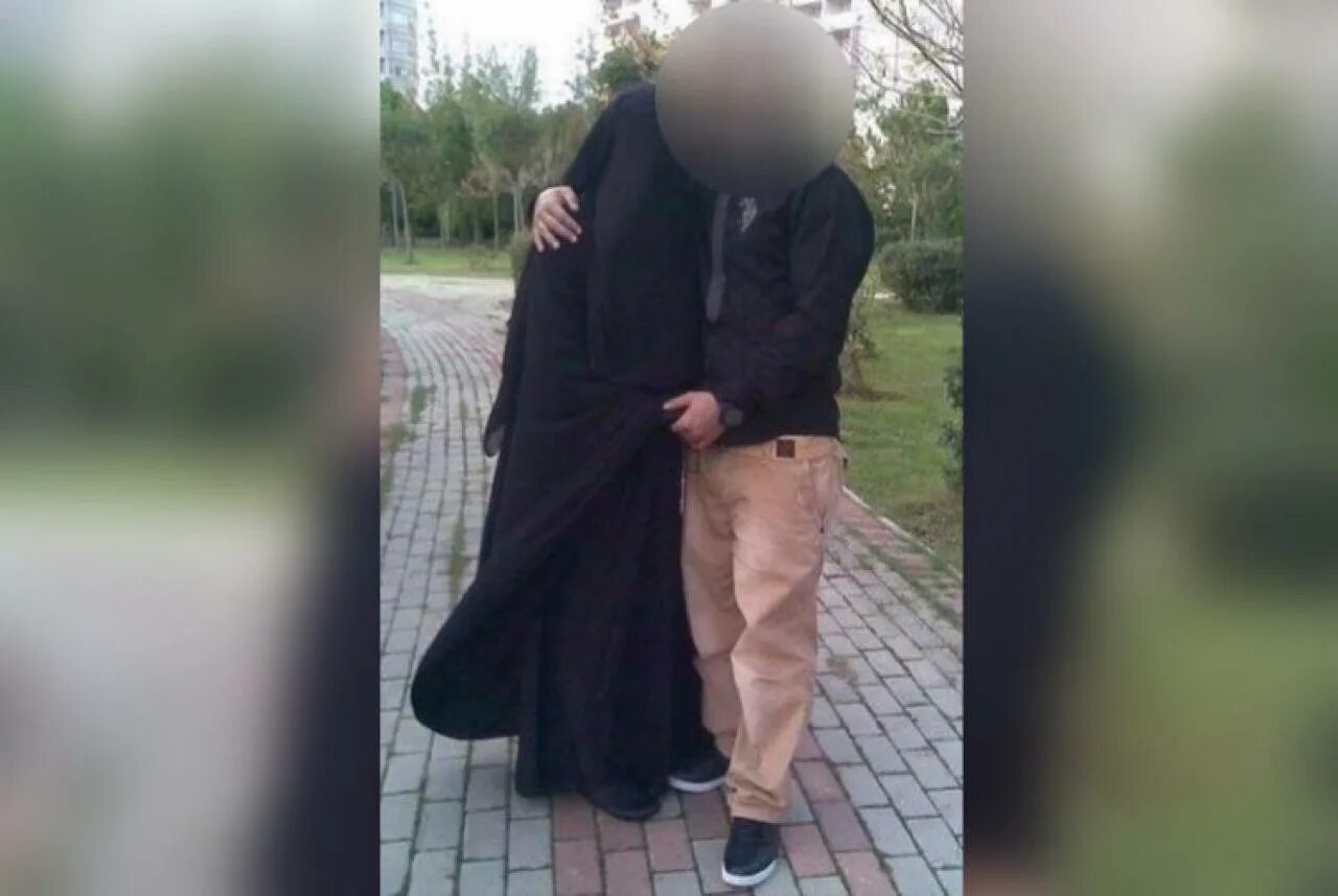 Девушка вышла замуж как полагается по шариату. Брак с несовершеннолетней без лица. шариат малолетку замуж. 14-летняя девочка вышла замуж. 14-летняя жена и 15- летний муж.