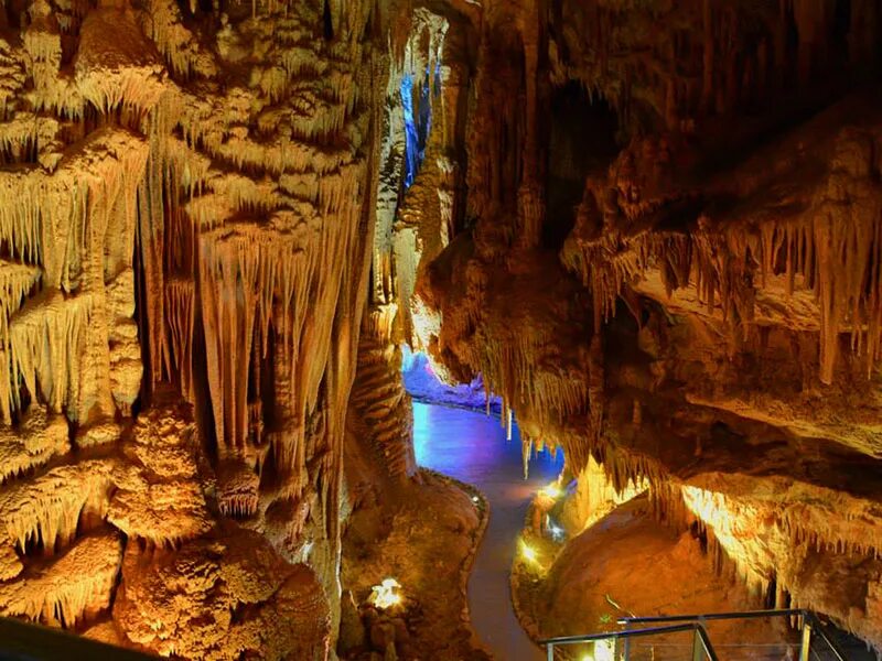 Цхалтубо пещера Прометея. Пещера Сатаплия Кутаиси. Пещера Сатаплия Грузия. Заповедник Сатаплия Кутаиси. Пещера прометея грузия