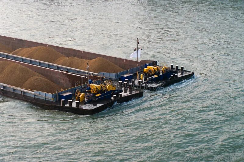 Диксон посёлок городского типа. Погрузка зерна на судно. Баржа с песком. Баржа причал. Баржа песка.