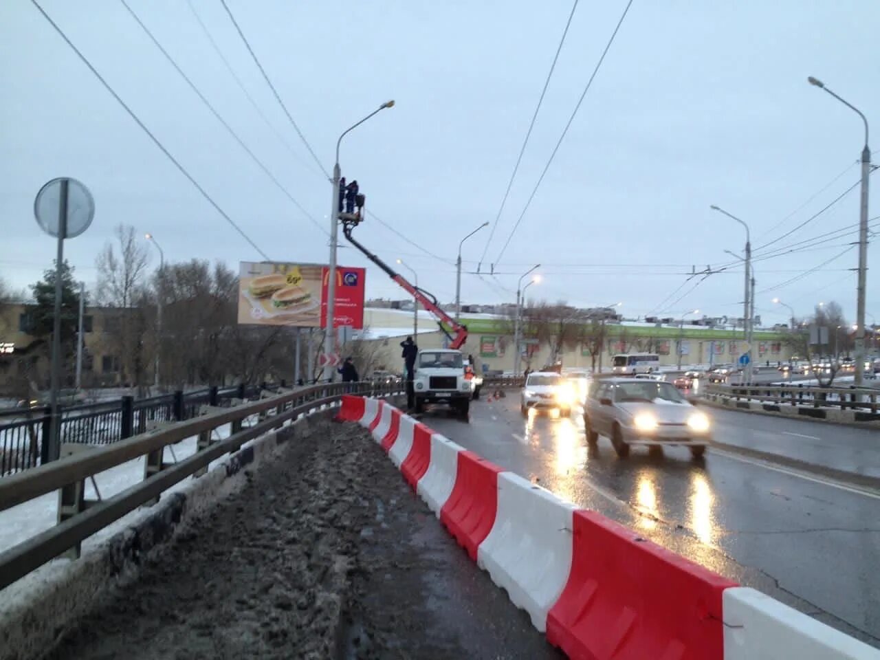 Почему сегодня перекрыты мосты
