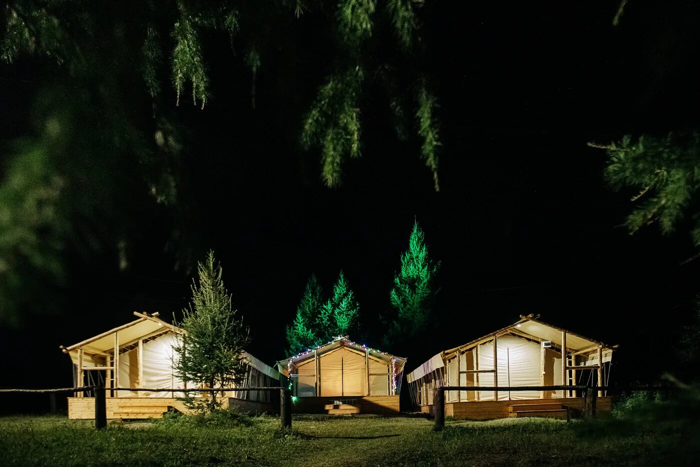 Глэмпинг долина мечтателей. Глэмпинг листвянка долина мечтателей. Глэмпинг на байкале. Башкирская юрта глэмпинг. Глэмпинг ольхон.