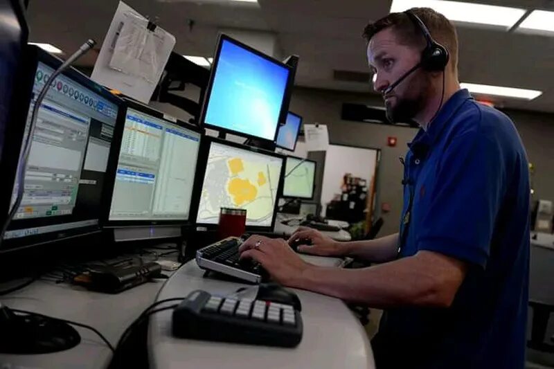Диспетчер после 9 класса. 911 dispatcher. диспетчер грузоперевозок. диспетчер в логистике. диспетчер логист.